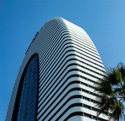 Fațadă din panouri de fagure din aluminiu