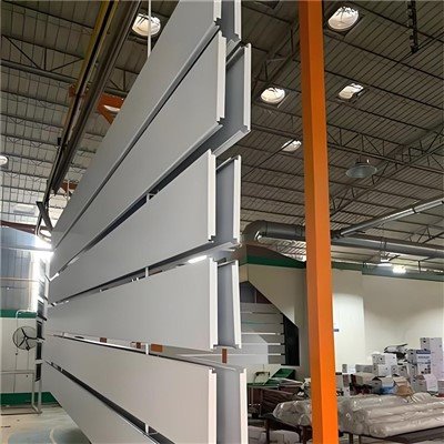 Plafon liniar cu bandă S din aluminiu